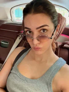 Kriti Sanon Height in Feet 